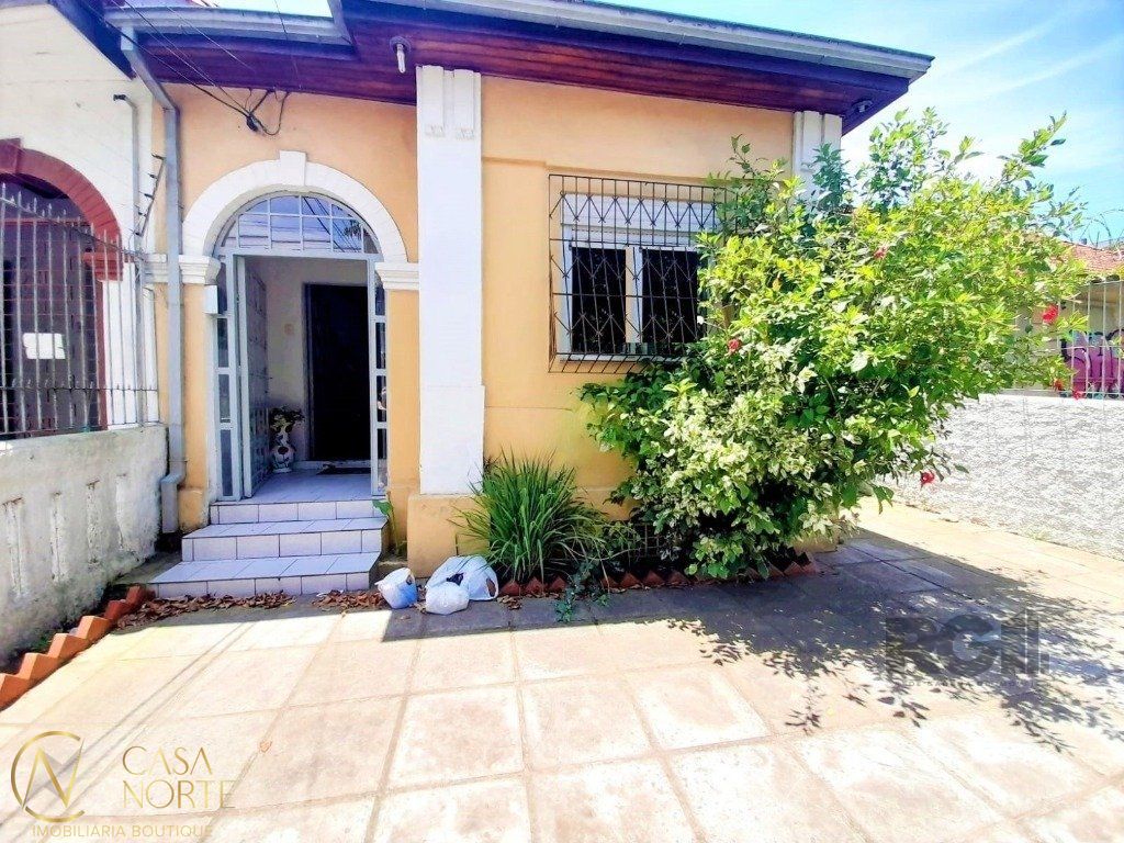 Casa à venda com 3 quartos, 117m², 2 vagas, Avenida Niteroi no bairro Medianeira em Porto Alegre