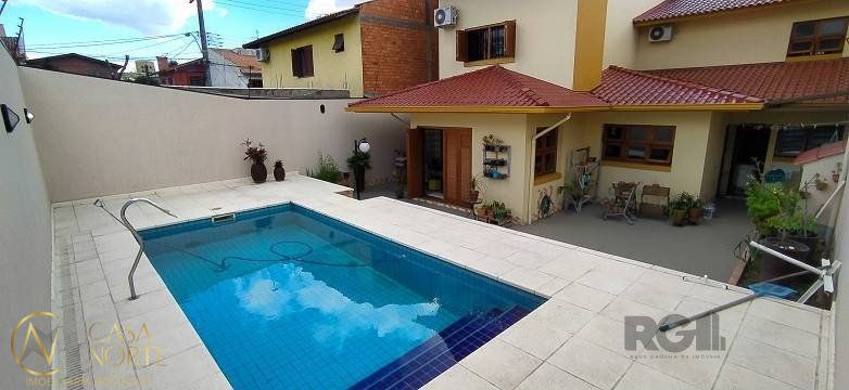 Casa à venda com 3 quartos, 287m², 1 suíte, 4 vagas, Rua Padre Todesco no bairro Partenon em Porto Alegre