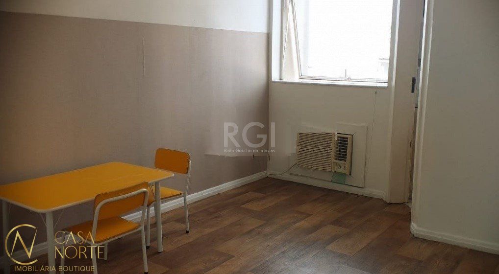 Sala Comercial à venda , 31m², Rua João Guimaraes no bairro Santa Cecília em Porto Alegre