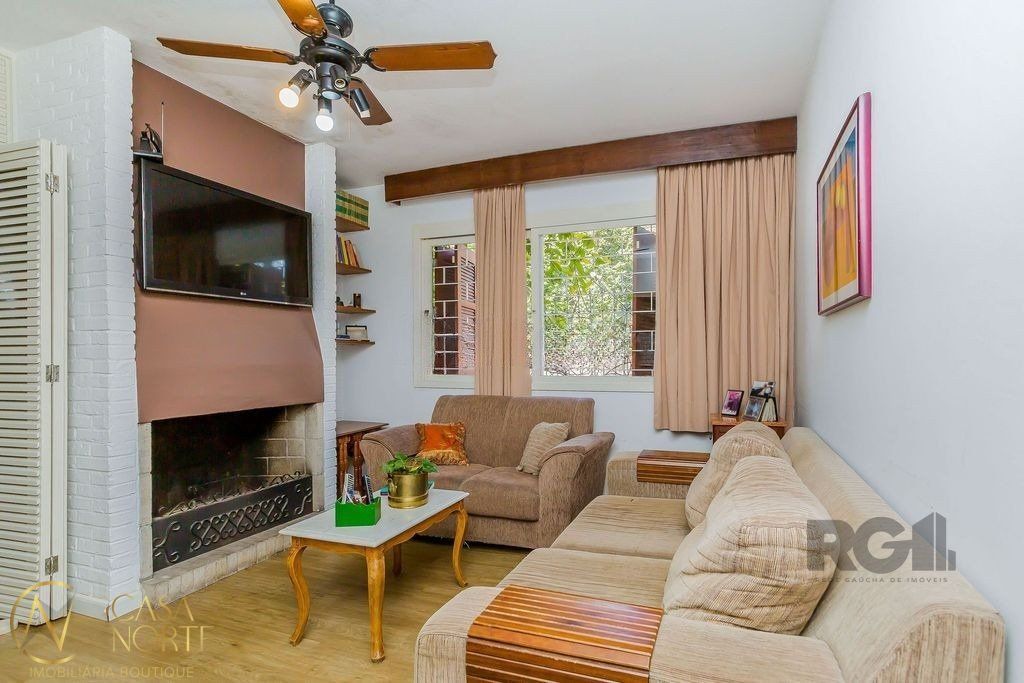 Casa à venda com 3 quartos, 172m², 3 vagas, Avenida Clemenciano Barnasque no bairro Teresópolis em Porto Alegre