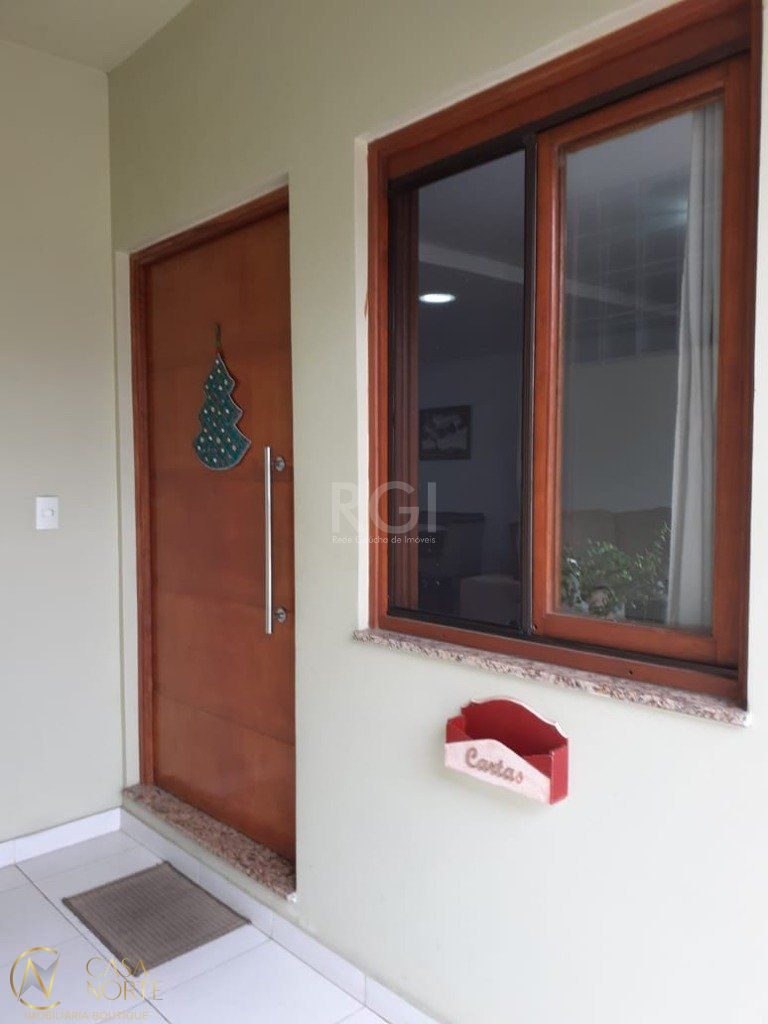 Casa à venda com 4 quartos, 148m², 1 suíte, 2 vagas, Rua Carlos Maximiliano Fayet no bairro Hípica em Porto Alegre