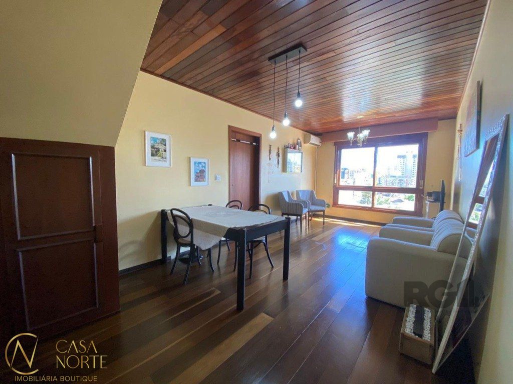 Apartamento à venda com 3 quartos, 226m², 1 suíte, 2 vagas, Avenida Getúlio Vargas no bairro Menino Deus em Porto Alegre