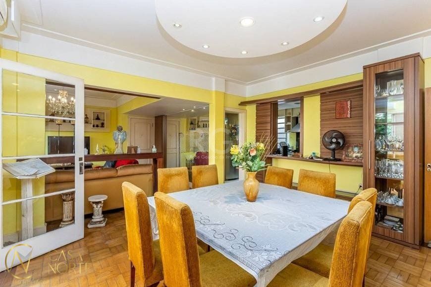 Apartamento à venda com 2 quartos, 148m², 1 suíte, 1 vaga, Rua Garibaldi no bairro Independência em Porto Alegre
