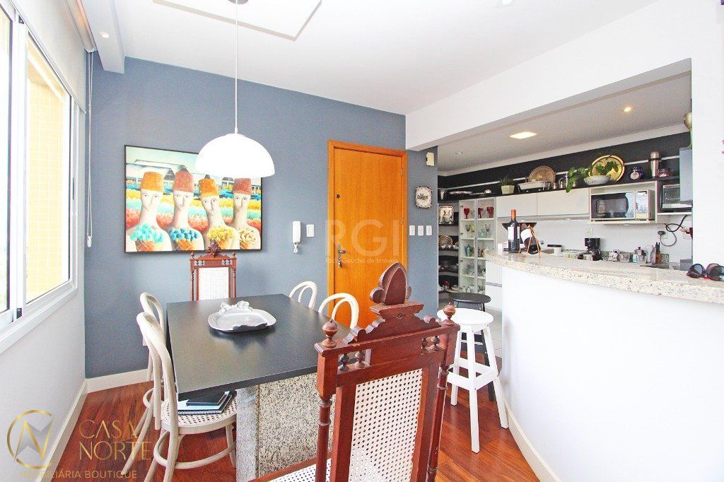 Apartamento à venda com 2 quartos, 83m², 1 suíte, 1 vaga, Rua Joaquim Cruz no bairro Santo Antônio em Porto Alegre