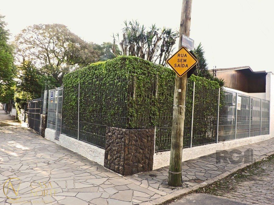 Casa à venda com 4 quartos, 218m², 1 suíte, 2 vagas, Avenida Arnaldo Bohrer no bairro Teresópolis em Porto Alegre