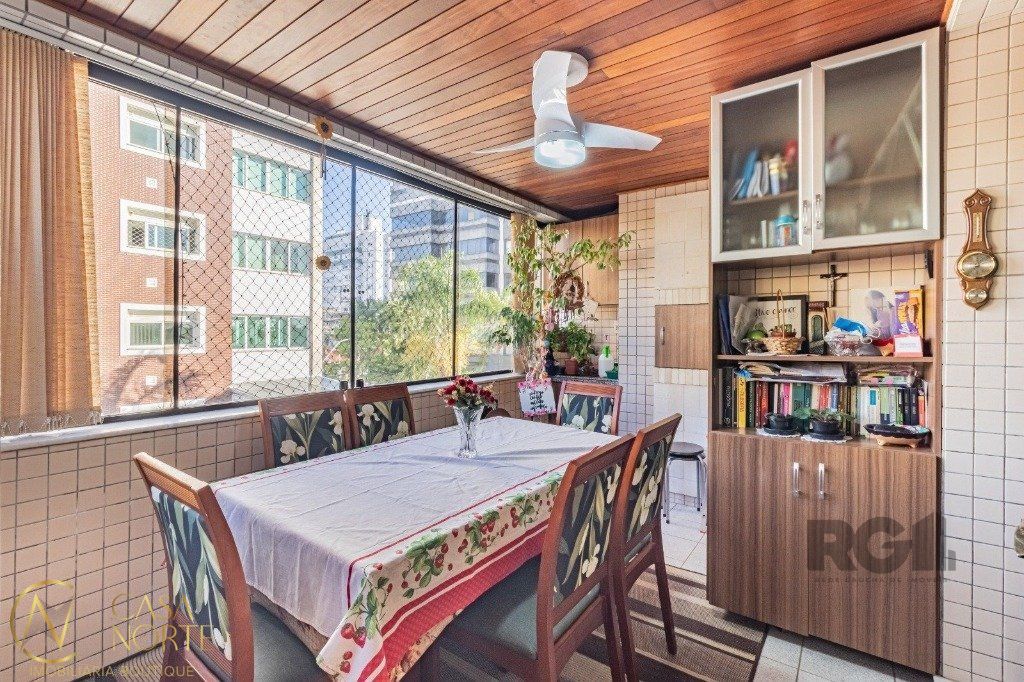 Apartamento à venda com 3 quartos, 94m², 1 suíte, 2 vagas, Travessa Bermudas no bairro Jardim Lindóia em Porto Alegre