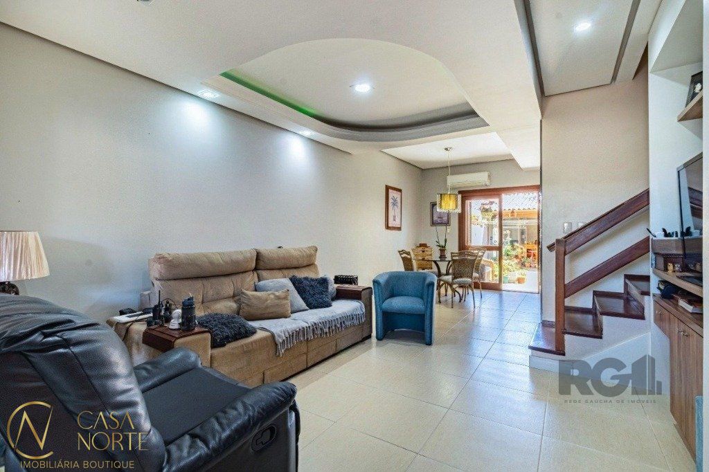 Casa à venda com 3 quartos, 186m², 2 suítes, 2 vagas, Rua Stephan Zweig no bairro Cavalhada em Porto Alegre