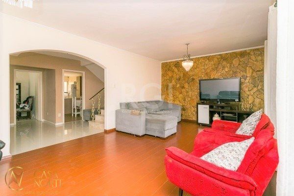 Casa à venda com 4 quartos, 238m², 1 suíte, 2 vagas, Rua Gregorio da Fonseca no bairro Nonoai em Porto Alegre