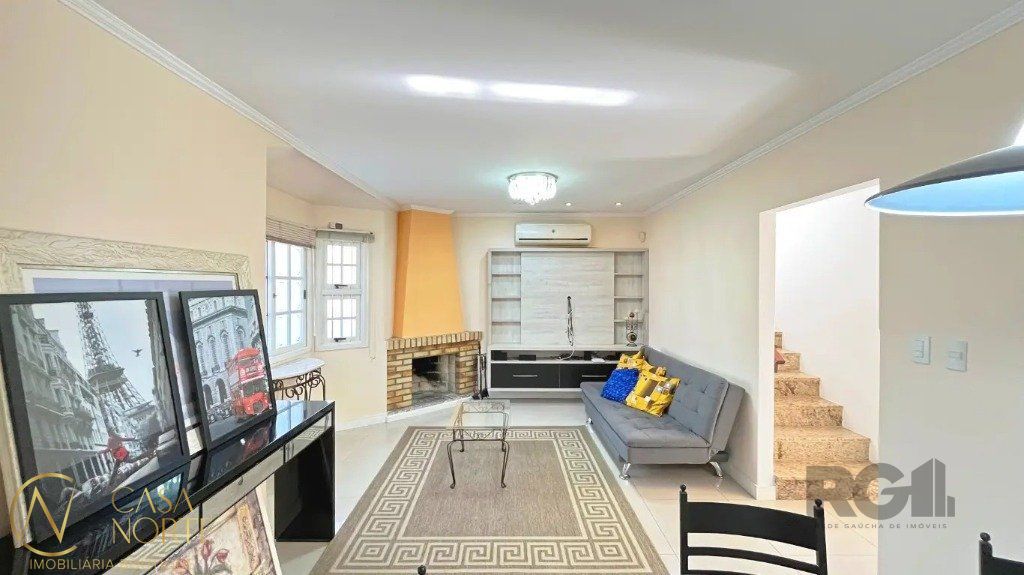 Casa à venda com 3 quartos, 119m², 2 vagas, Avenida José Corrêa da Silva no bairro Cavalhada em Porto Alegre