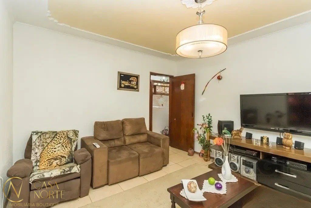 Casa à venda com 3 quartos, 165m², 2 vagas, Rua Podalírio João da Rocha no bairro Jardim Carvalho em Porto Alegre