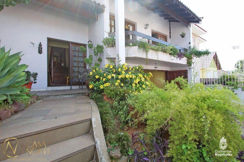 Casa à venda com 3 quartos, 326m², 3 suítes, 4 vagas, Rua João Bonuma no bairro Coronel Aparício Borges em Porto Alegre
