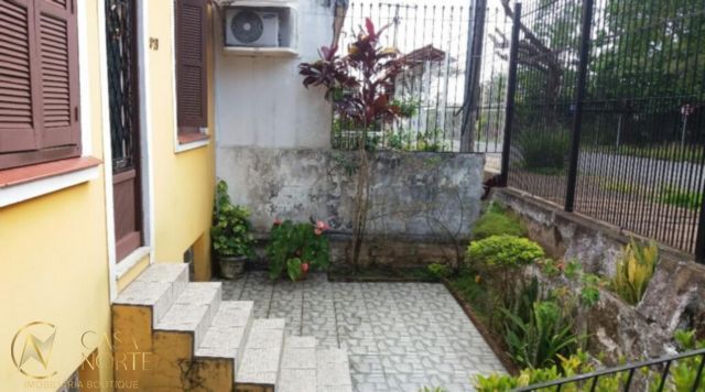 Casa à venda com 2 quartos, 220m², 5 vagas, Rua Marechal Mesquita no bairro Teresópolis em Porto Alegre