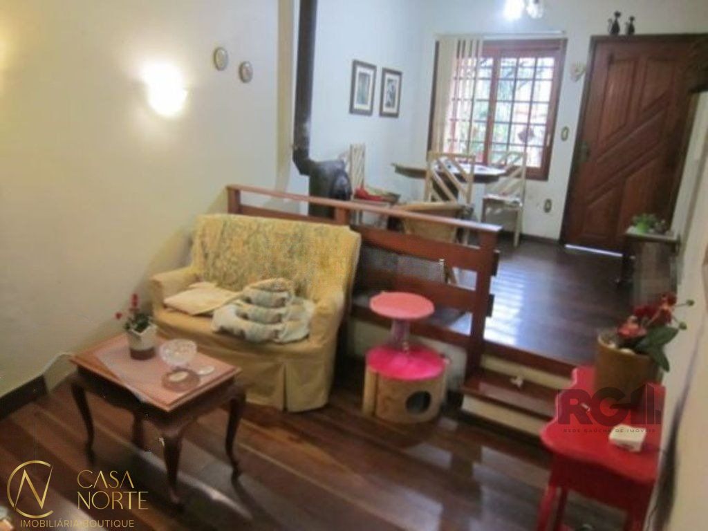 Casa à venda com 2 quartos, 90m², 4 vagas, Travessa Irmão Pedro no bairro Teresópolis em Porto Alegre