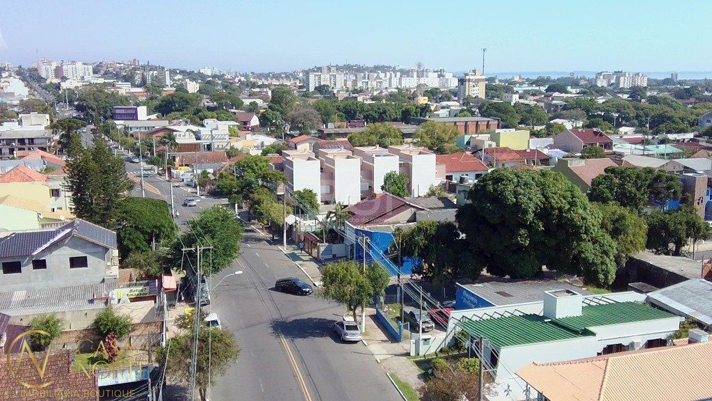 Terreno à venda  com 334m², Avenida Otto Niemeyer no bairro Camaquã em Porto Alegre