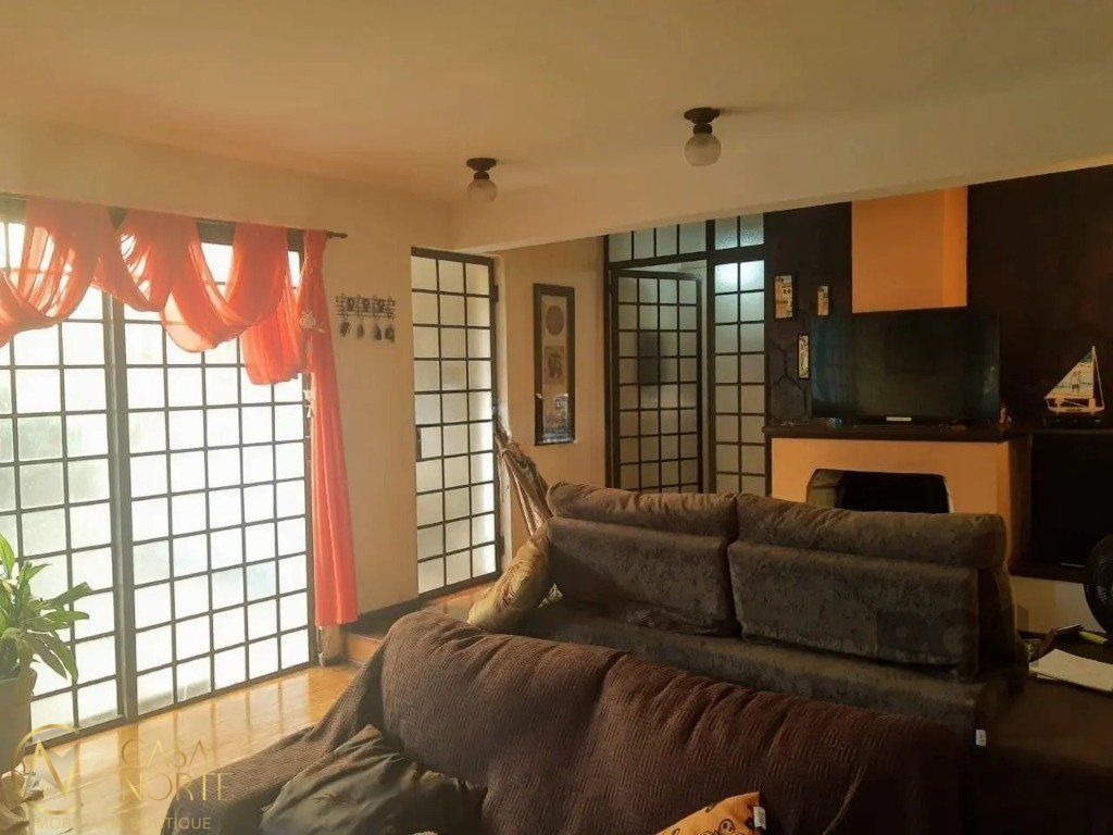 Casa à venda com 3 quartos, 340m², 1 suíte, Rua Doutor Mário Totta no bairro Tristeza em Porto Alegre