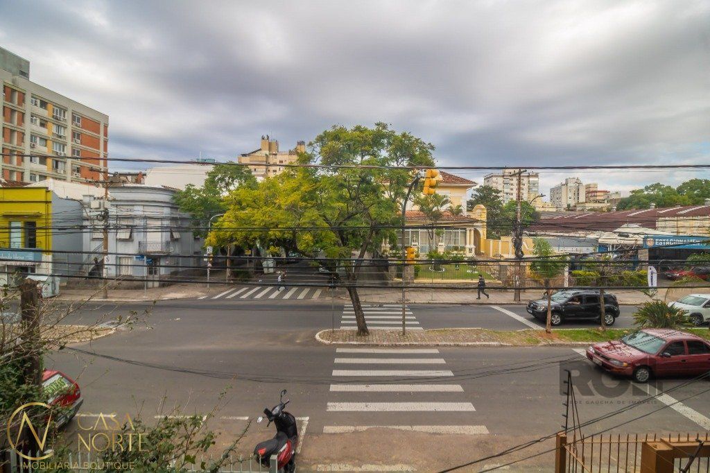 Casa à venda com 5 quartos, 116m², 2 vagas, Avenida Venâncio Aires no bairro Farroupilha em Porto Alegre