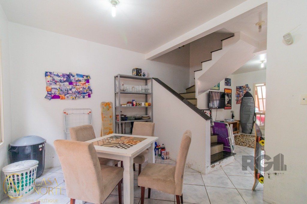 Casa de Condomínio à venda com 3 quartos, 140m², 2 suítes, 2 vagas, Rua Sepé Tiaraju no bairro Teresópolis em Porto Alegre