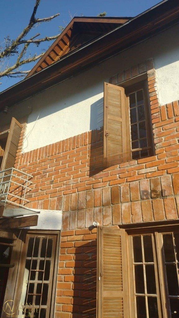 Casa à venda com 2 quartos, 181m², 2 suítes, 10 vagas, Rua Comendador José Julio de Mello no bairro Teresópolis em Porto Alegre