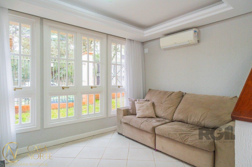 Casa de Condomínio à venda com 3 quartos, 127m², 1 suíte, 1 vaga, Rua Sepé Tiaraju no bairro Teresópolis em Porto Alegre