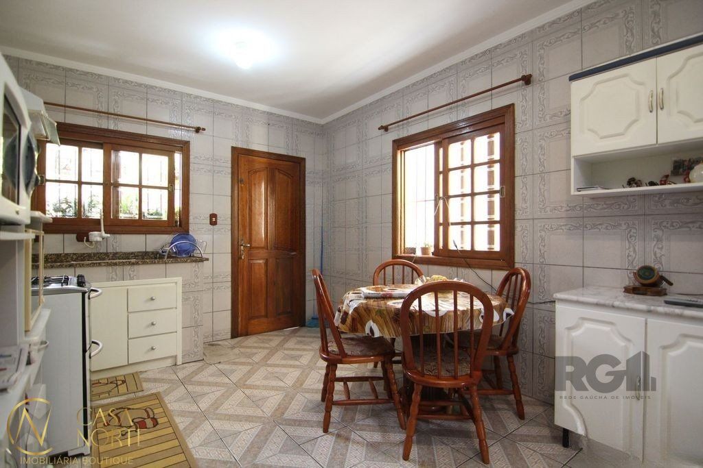 Casa à venda com 2 quartos, 84m², 2 suítes, 1 vaga, Rua Barão do Amazonas no bairro Partenon em Porto Alegre