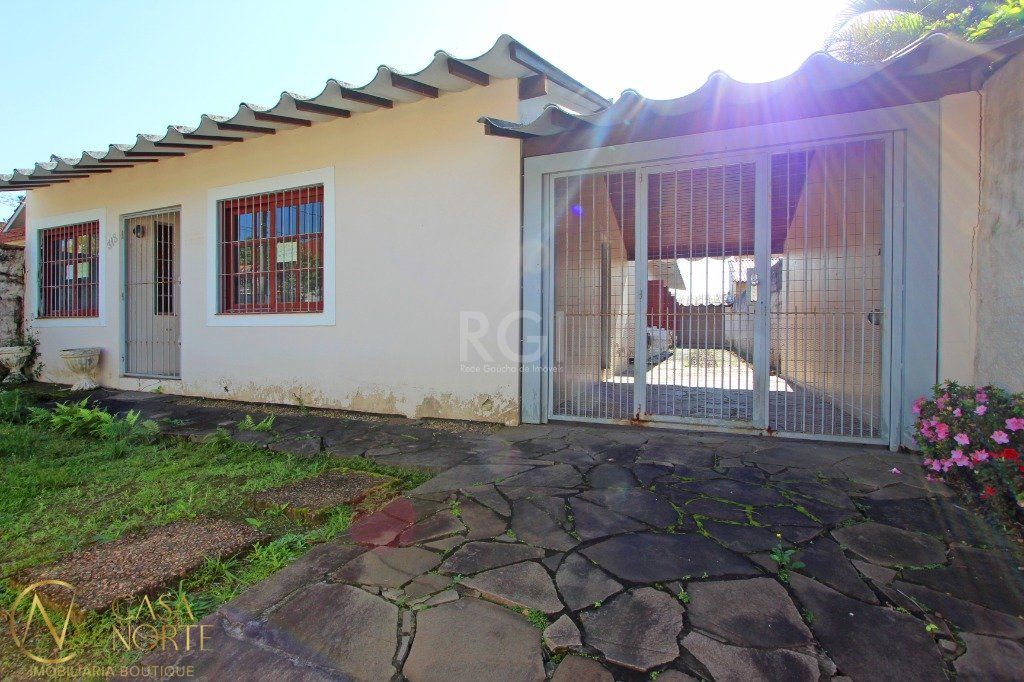 Casa à venda com 3 quartos, 120m², 1 suíte, 3 vagas, Rua Pasteur no bairro Ipanema em Porto Alegre