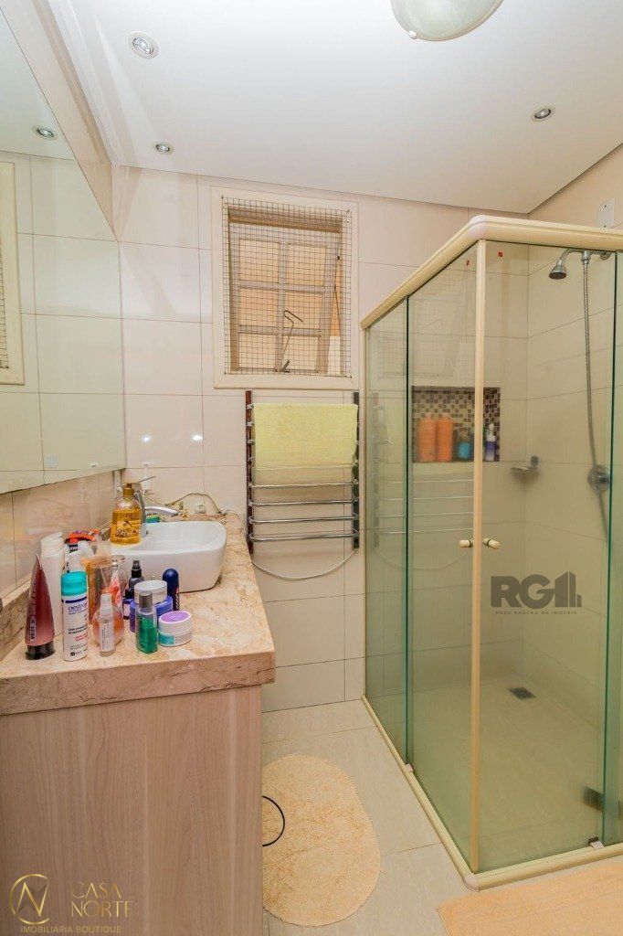 Casa à venda com 2 quartos, 183m², 3 vagas, Estrada Vila Maria no bairro Cavalhada em Porto Alegre