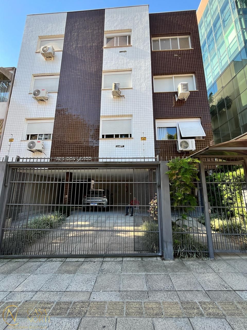 Apartamento à venda com 2 quartos, 63m², 1 suíte, 1 vaga, Rua Miguel Couto no bairro Menino Deus em Porto Alegre