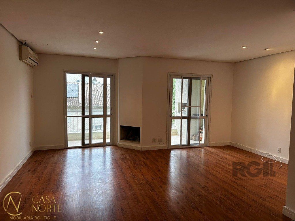 Casa de Condomínio à venda com 3 quartos, 245m², 1 suíte, 2 vagas, Avenida Coronel Marcos no bairro Pedra Redonda em Porto Alegre