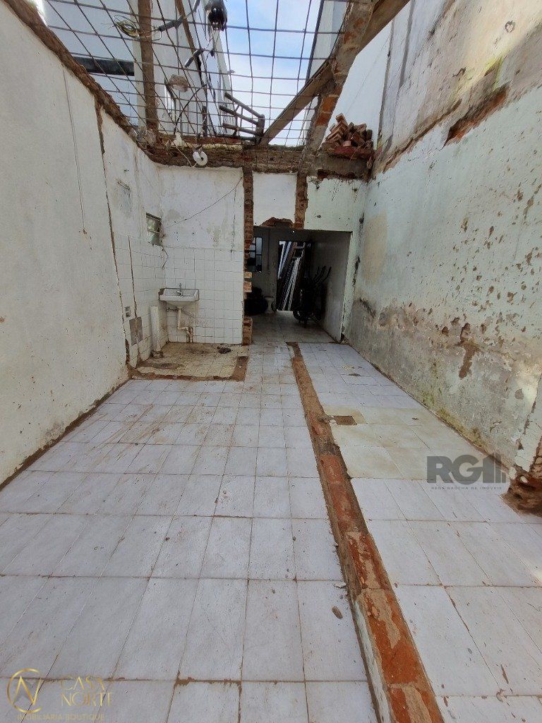 Casa à venda com 2 quartos, 90m², Rua Dezessete de Junho no bairro Menino Deus em Porto Alegre