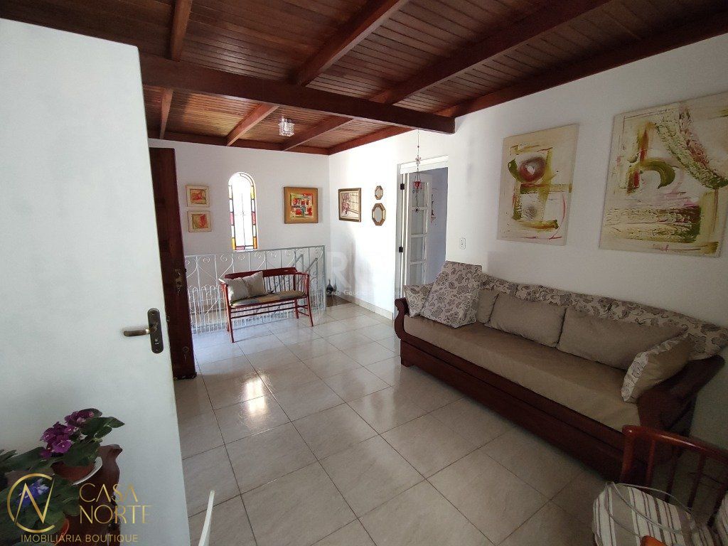 Casa à venda com 4 quartos, 142m², 5 vagas, Rua Bernardino dos Santos no bairro Teresópolis em Porto Alegre
