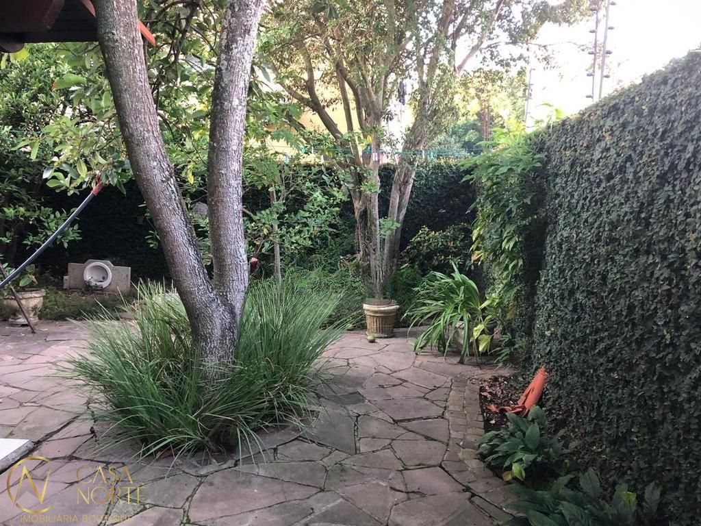Casa à venda com 3 quartos, 308m², 3 suítes, 3 vagas, Rua Professor Abílio Azambuja no bairro Jardim do Salso em Porto Alegre