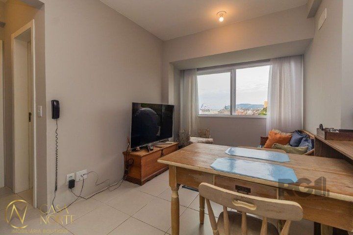 Apartamento à venda com 1 quarto, 35m², 1 vaga, Rua Fagundes Varela no bairro Santo Antônio em Porto Alegre