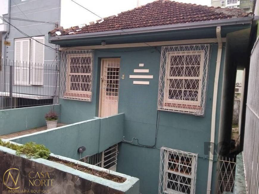 Casa à venda com 4 quartos, 124m², 1 vaga, Avenida Cacapava no bairro Petrópolis em Porto Alegre