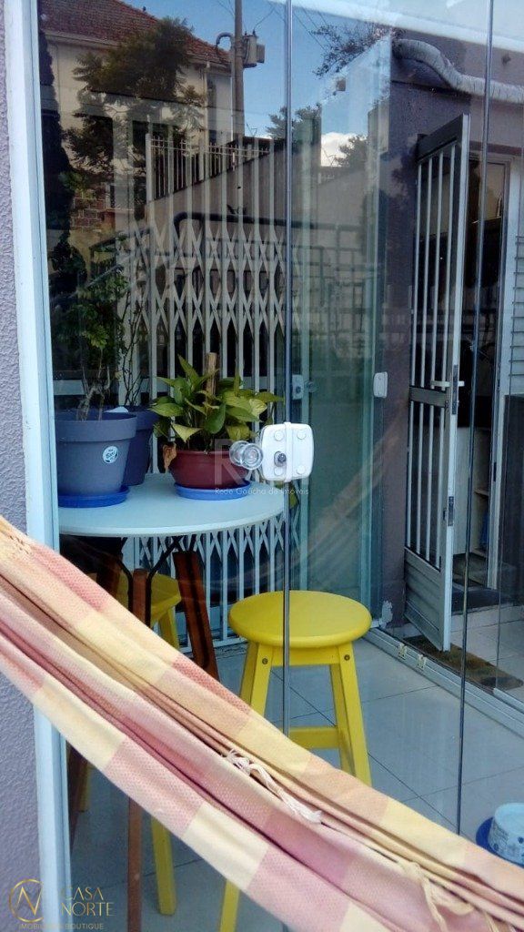 Apartamento à venda com 2 quartos, 73m², 1 suíte, 1 vaga, Avenida Arnaldo Bohrer no bairro Teresópolis em Porto Alegre