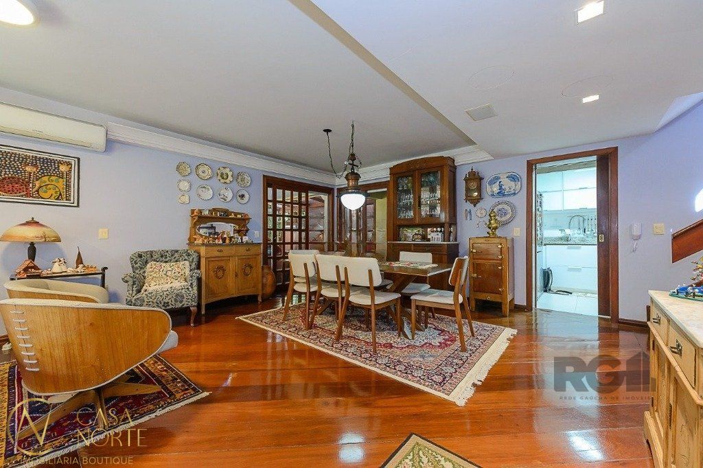 Casa de Condomínio à venda com 4 quartos, 319m², 1 suíte, 2 vagas, Rua Manoel Leao no bairro Pedra Redonda em Porto Alegre