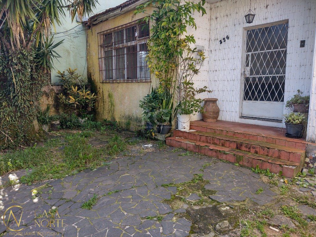 Casa à venda com 6 quartos, 200m², 8 vagas, Avenida Cruz Alta no bairro Nonoai em Porto Alegre