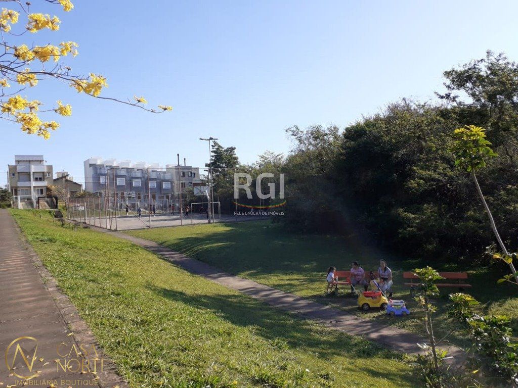 Terreno à venda  com 230m², Rua Doutor Sergio de Figueiredo no bairro Guarujá em Porto Alegre