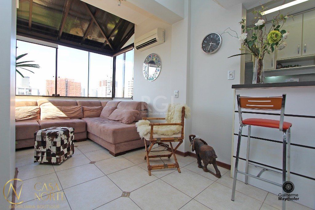 Apartamento à venda com 2 quartos, 73m², 1 vaga, Rua Gonçalves Dias no bairro Menino Deus em Porto Alegre