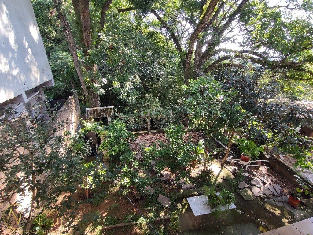 Casa à venda com 2 quartos, 134m², 1 vaga, Rua Erechim no bairro Nonoai em Porto Alegre