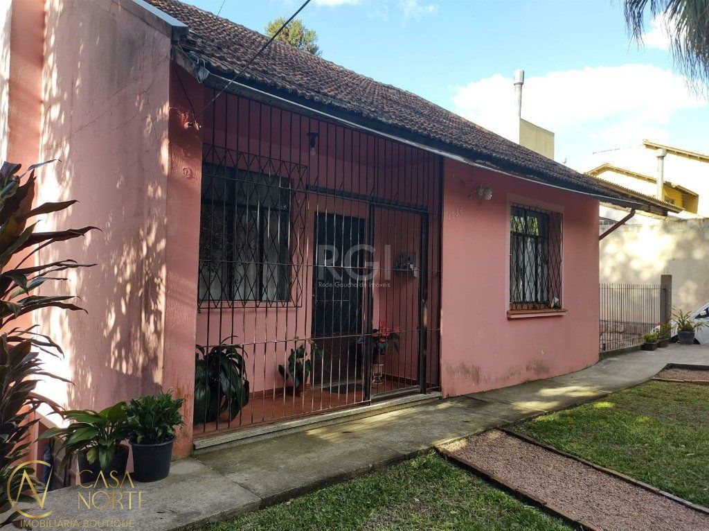 Casa à venda com 2 quartos, 165m², 3 vagas, Avenida Engenheiro Ludolfo Boehl no bairro Teresópolis em Porto Alegre