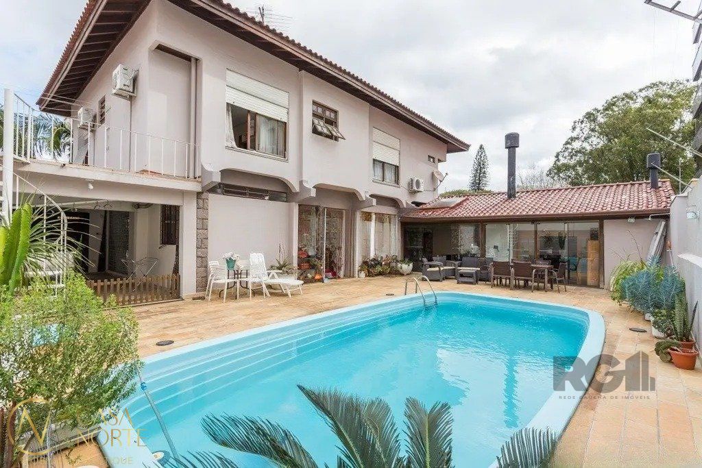 Casa à venda com 3 quartos, 277m², 3 suítes, 5 vagas, Avenida Montreal no bairro Jardim Lindóia em Porto Alegre