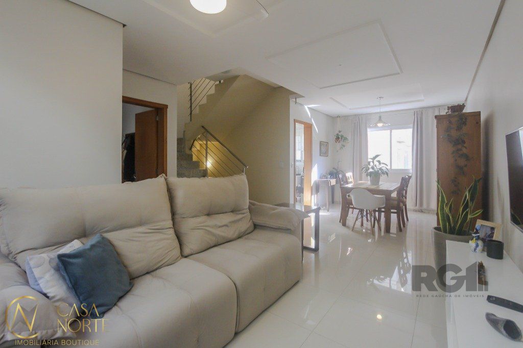 Casa de Condomínio à venda com 3 quartos, 158m², 1 suíte, 2 vagas, Rua Tunisia no bairro Vila Ipiranga em Porto Alegre