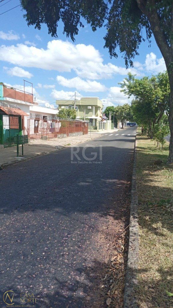 Terreno à venda  com 300m², Avenida Vinte e um de Abril no bairro Sarandi em Porto Alegre
