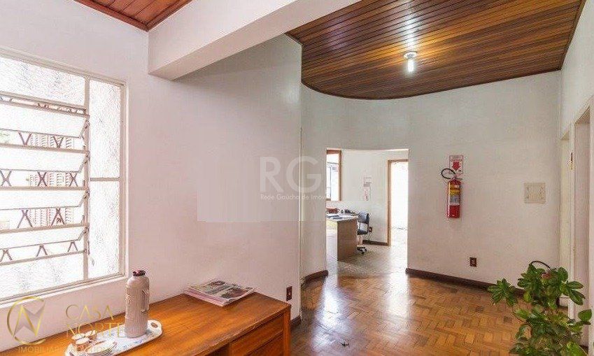 Casa à venda com 3 quartos, 120m², 1 suíte, 3 vagas, Avenida Bento Gonçalves no bairro Partenon em Porto Alegre