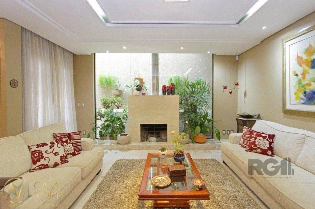 Casa à venda com 3 quartos, 330m², 2 suítes, 3 vagas, Rua Bogota no bairro Jardim Lindóia em Porto Alegre