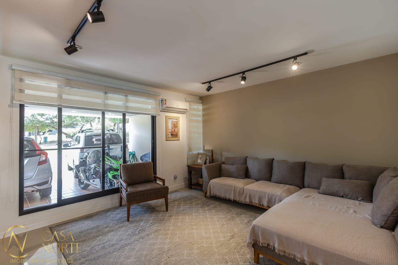 Casa de Condomínio à venda com 3 quartos, 184m², 1 suíte, 2 vagas, Rua Adriano Pereira da Silva no bairro Vila Nova em Porto Alegre