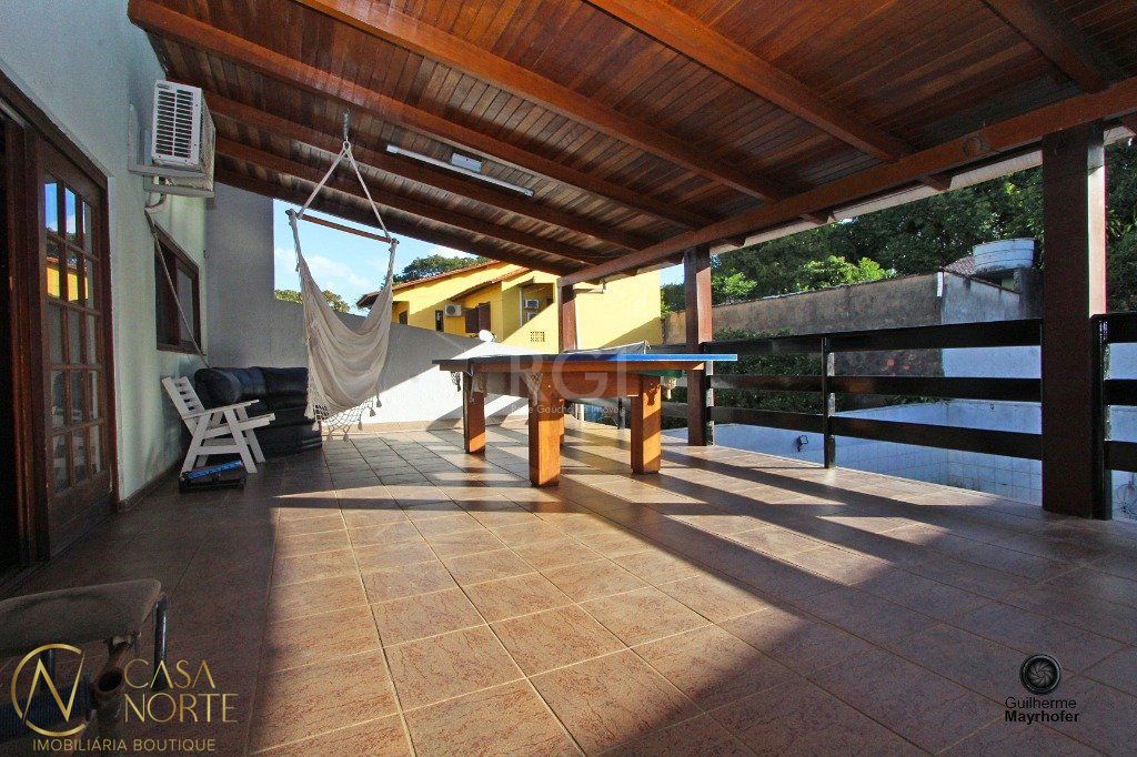 Casa à venda com 3 quartos, 180m², 1 suíte, 3 vagas, Rua Ovidio Moraes Leal no bairro Rubem Berta em Porto Alegre