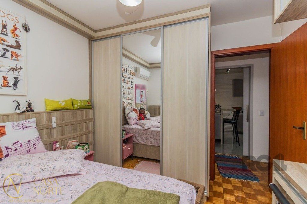 Casa à venda com 2 quartos, 183m², 3 vagas, Estrada Vila Maria no bairro Cavalhada em Porto Alegre