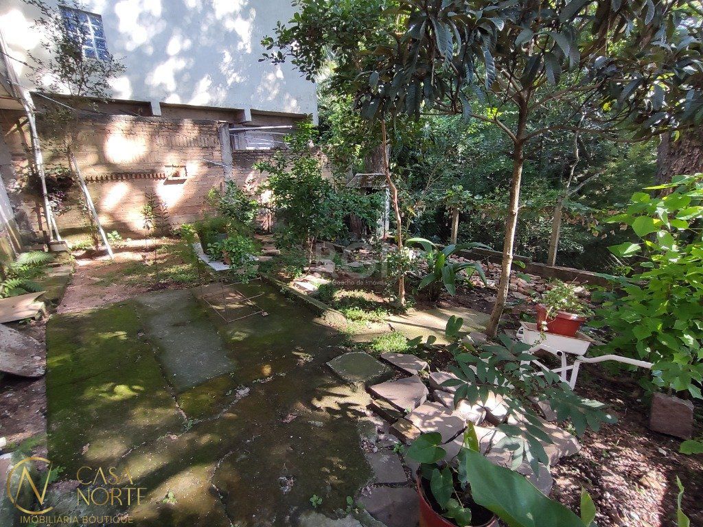 Casa à venda com 2 quartos, 134m², 1 vaga, Rua Erechim no bairro Nonoai em Porto Alegre
