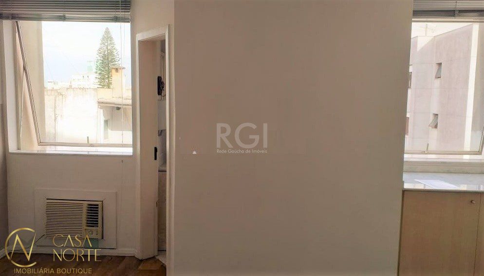 Sala Comercial à venda , 31m², Rua João Guimaraes no bairro Santa Cecília em Porto Alegre